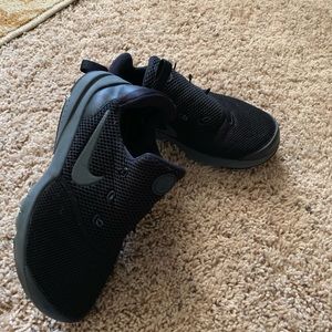 Youth Nike black tennis shoes